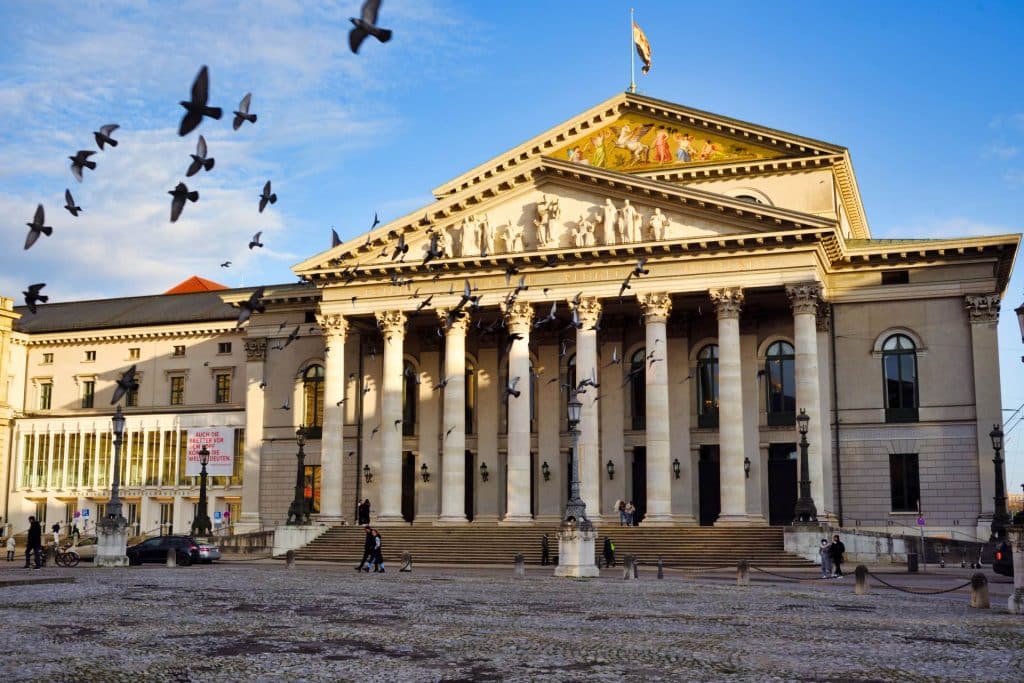 Nationaltheater München Opernhaus Außentotale